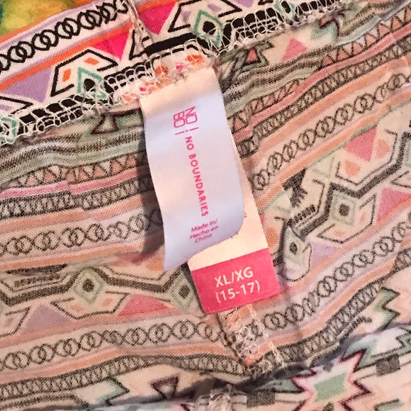 Tribal shorts - Picture 2 of 2